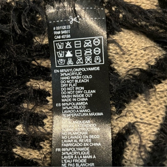 Forever 21 Exclusive Tan Black Southwest Tribal Fuzzy Poncho M (One Size) - Picture 7 of 8